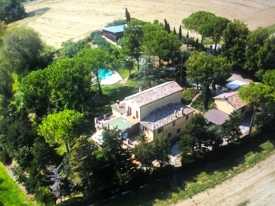 Foto Villa unifamiliare in VIA CHIARAVALLESE, Osimo di 500 m² con 15 locali
