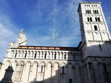 Foto Locale commerciale a Lucca Piazza Napoleone - San Michele di 90 m²
