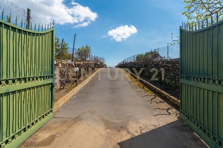 Foto Villa unifamiliare in Via Ramondetta 47, Aci Sant'Antonio di 96 m²