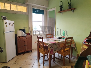 Foto Appartamento in Via di Ronco 26, Lucca di 96 m² con 5 locali
