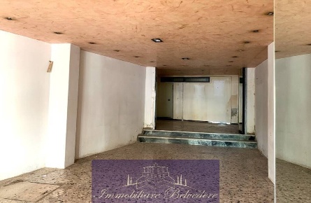 Foto Locale commerciale in Via Spinello Aretino, Firenze Soffiano di 90 m²