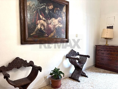 Foto Appartamento in Via Cesare Battisti 1, Lucca di 250 m² con 8 locali