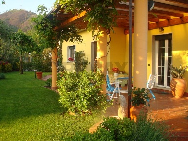 Foto Villa unifamiliare a Montignoso Debbia, Cervaiolo di 281 m² in vendita
