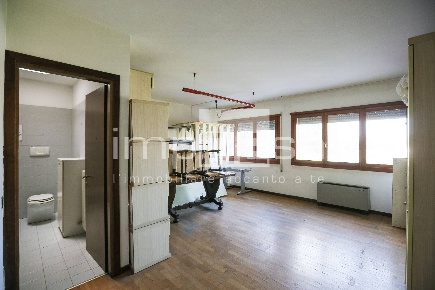 Foto Ufficio in via castellana 67, Treviso di 214 m² con 6 locali