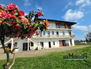 Foto Casa indipendente in VIA STRADA RIVAROTTA 20, Castellamonte di 500 m²