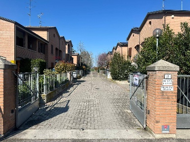 Foto Villa a schiera in VIA RINALDI 11, Reggio nell'Emilia di 260 m²