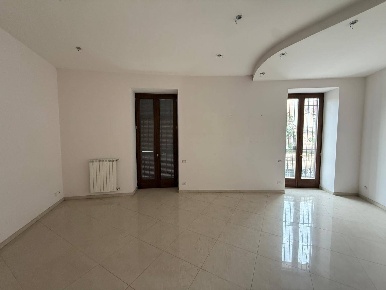 Foto Appartamento in Via Girolamo Santacroce, Napoli di 140 m² con 4 locali