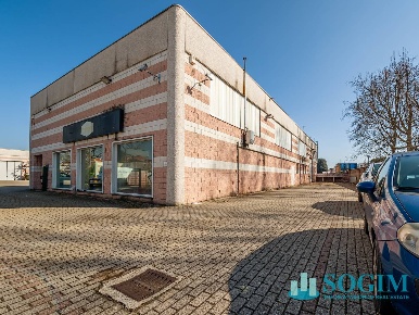 Foto Locale commerciale in via Gallarate 36/A, Castano Primo Centro