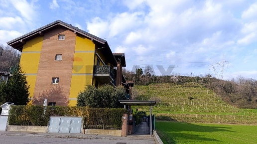 Foto Appartamento in via bergamo 573, Pontida di 90 m² con 3 locali