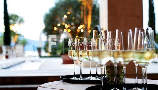 Foto Attività commerciale a Jesolo Lido Centro Ovest di 170 m² con 3 locali