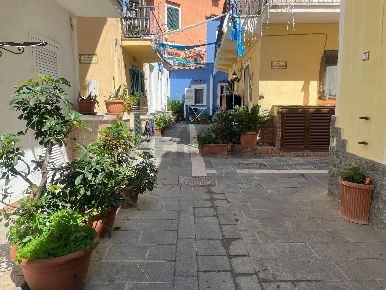 Foto Appartamento in Via Dottor Venanzio Marone 23, Lacco Ameno di 54 m²