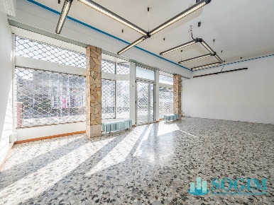 Foto Locale commerciale in Via Varesina, Como Camerlata - Rebbio di 160 m²