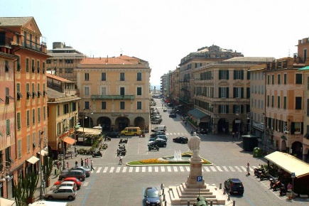 Foto Locale commerciale in P.ZZA MATTEOTTI, Chiavari Centro Storico