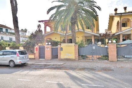 Foto Villa unifamiliare in Via Castellammare, Fiumicino Fregene di 151 m²