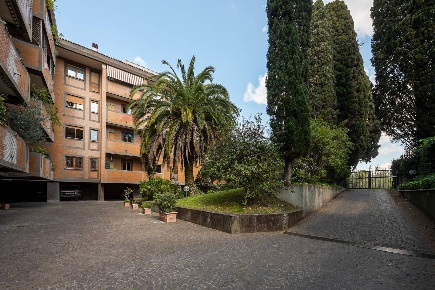 Foto Appartamento in Via Della Camilluccia 143, Roma di 230 m² con 6 locali