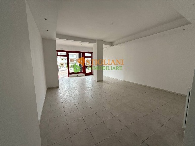 Foto Locale commerciale in via Trombetta, Campobasso San Lorenzo di 60 m²