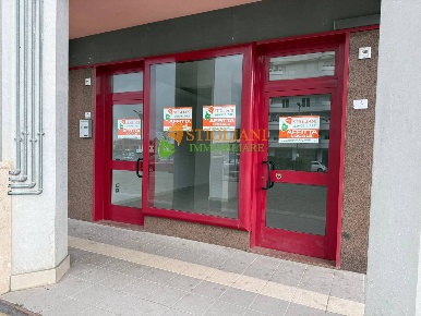 Foto Locale commerciale in via Trombetta, Campobasso San Lorenzo di 60 m²