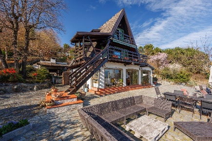 Foto Villa unifamiliare in Strada della Vetta, Pecetto Torinese di 183 m²