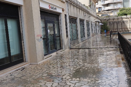 Foto Locale commerciale in via S.luigi/C.so Vitt.Veneto, Ragusa Centro