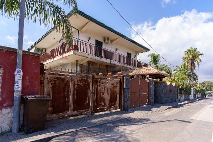 Foto Appartamento in via Bari 4, San Giovanni la Punta Centro di 151 m²