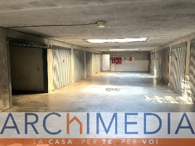 Foto Posti auto in Via Caprera, Malnate Centro di 17 m² con 1 locali