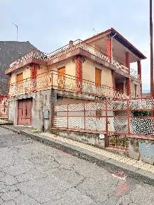 Foto Villa unifamiliare in via tenente scuderi 46, Zafferana Etnea