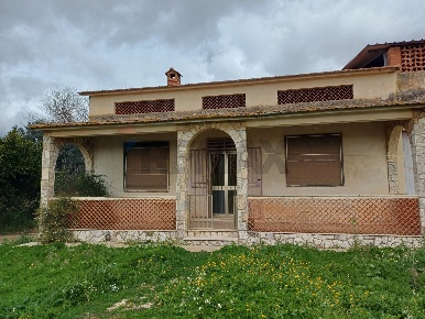 Foto Villa unifamiliare in C/da Piraino s.n, Chiaramonte Gulfi di 110 m²