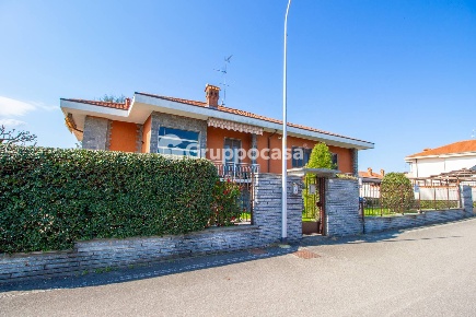 Foto Appartamento in Mazzini 20, Bernate Ticino Centro di 137 m² in vendita