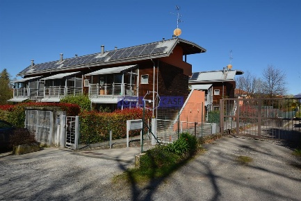 Foto Appartamento in Via Volta, Lomagna Centro di 81 m² con 2 locali