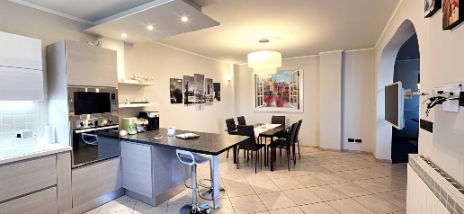 Foto Appartamento in VIA FERDINANDO BORRONE, Salassa di 135 m² con 4 locali