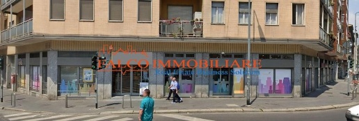 Foto Negozio in Via Giambellino, Milano Giambellino di 450 m² con 3 locali
