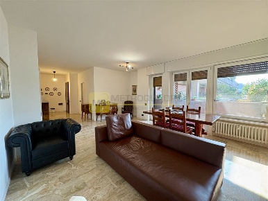Foto Appartamento in VIA TRIESTE, Lecco Centro di 140 m² con 4 locali