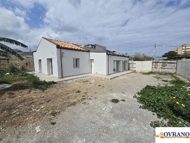 Foto Villa unifamiliare a Palermo Cruillas di 120 m² con 4 locali