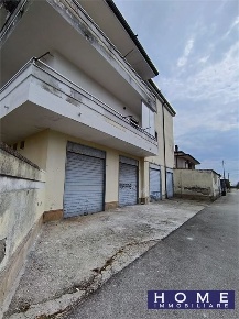Foto Appartamento a Grazzanise Centro di 140 m² con 4 locali in vendita