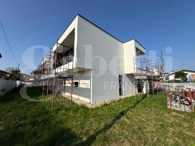 Foto Villa bifamiliare in Via CAMPOLONGO SNC, Castelfranco Veneto di 110 m²