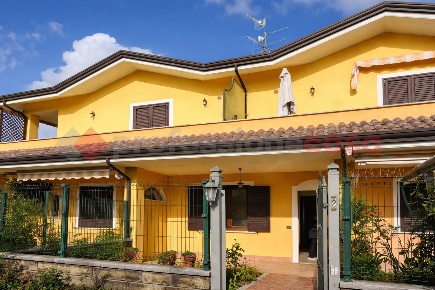 Foto Villa a schiera in Via DELLE QUERCE 9, Fiuggi di 50 m² con 2 locali