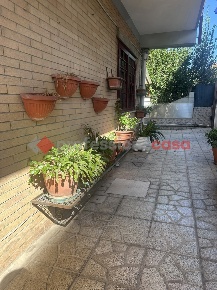 Foto Appartamento in Via Mazzola 96, Minturno Centro di 90 m² con 4 locali