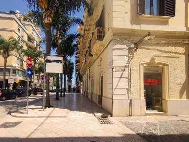 Foto Negozio in Corso Garibaldi 98, Brindisi Centro Storico di 115 m²