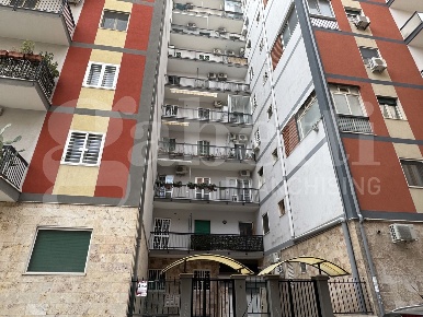 Foto Appartamento in Bengasi, Bari Picone di 100 m² con 3 locali in vendita