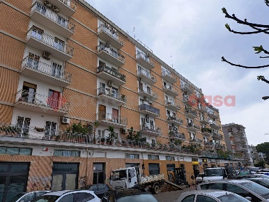 Foto Appartamento in Via Gargasole 16, Bari Carrassi di 100 m² con 3 locali