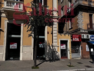Foto Negozio in Via Cosenza viale Trieste 646668, Cosenza Centro di 530 m²