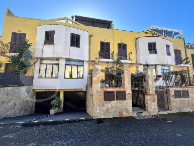 Foto Villa unifamiliare in Via Crocieri 68, Torregrotta Centro di 167 m²