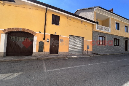 Foto Ufficio in Via Caduti per la libertÃ  3, Cumiana Centro di 100 m²