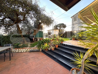 Foto Villa bifamiliare a Carrara Fontia, Fossola, Fossone di 120 m²