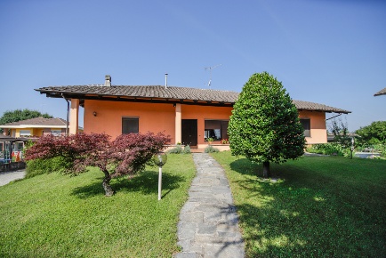 Foto Villa unifamiliare in Via Crissolo 5, Moretta Centro di 380 m²