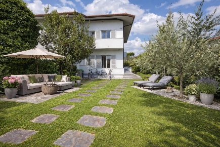 Foto Villa bifamiliare in Via Palestro 122, Pietrasanta di 177 m²