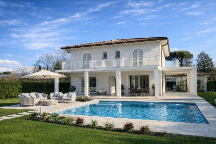 Foto Villa unifamiliare in Via Verdi, Pietrasanta di 280 m² con 10 locali