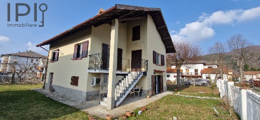 Foto Villa unifamiliare a Bardineto di 180 m² con 6 locali in vendita
