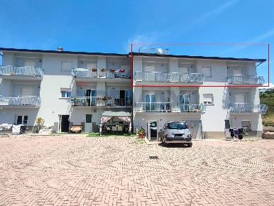 Foto Appartamento in Via Antonio Quinzi 18, L'Aquila di 140 m² con 5 locali