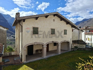 Foto Casa indipendente in Via Giovanni Uberti 2, Longarone Castello Lavazzo